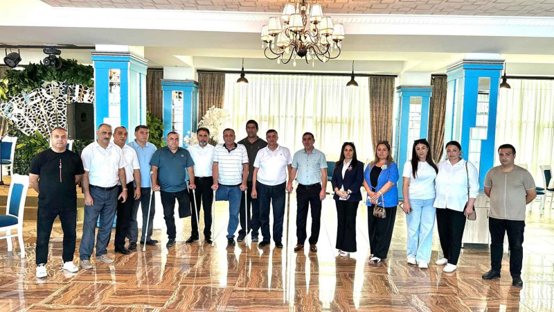 Deputatlığa namizəd şəhid ailələri və qazilərlə görüşüb
