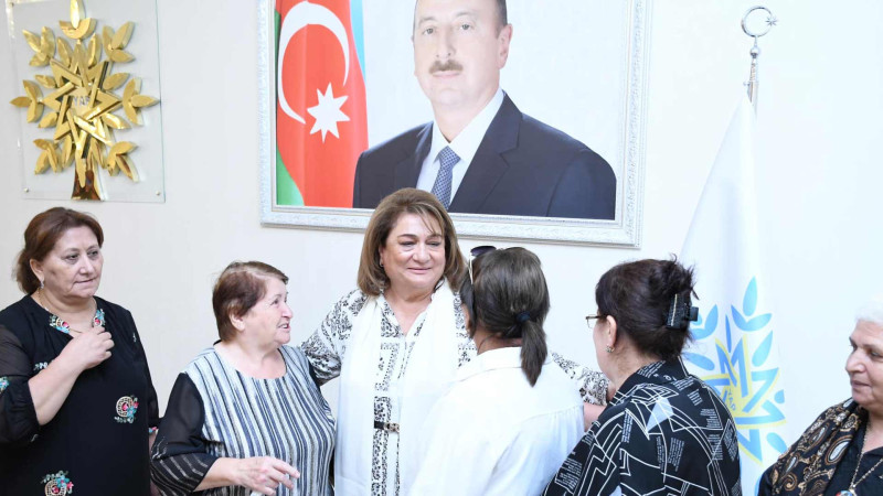 Hicran Hüseynova şəhid ailələrinin üzvləri, müharibə əlilləri və veteranlarla görüşüb