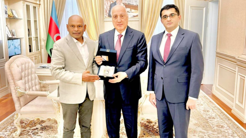 Dünya səviyyəli professor Zakir Fərəcovla görüşüb