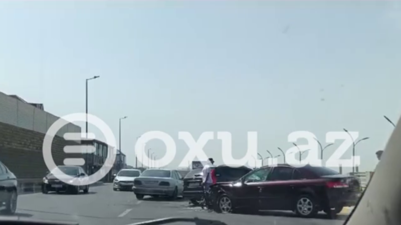 Sumqayıt yolunda avtomobillər toqquşub