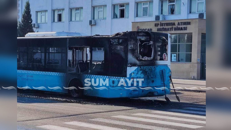 Sumqayıtda avtobus yanıb