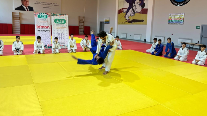 Olimpiya mükafatçısı yeniyetmələrə ustad dərsi keçib