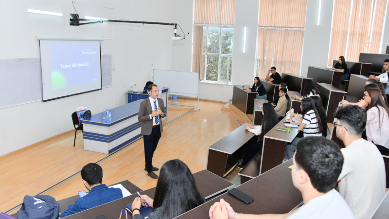 SDU-nun tələbələri maarifləndirici təlimdə