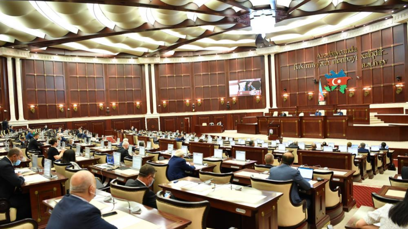 Deputatlara hansı hallarda ev verilir?