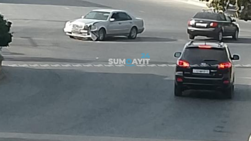 Sumqayıtda iki avtomobil toqquşub