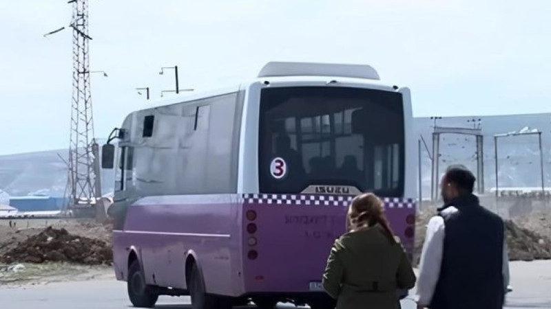 Sakinləri yolda qoyan 3 saylı marşrut