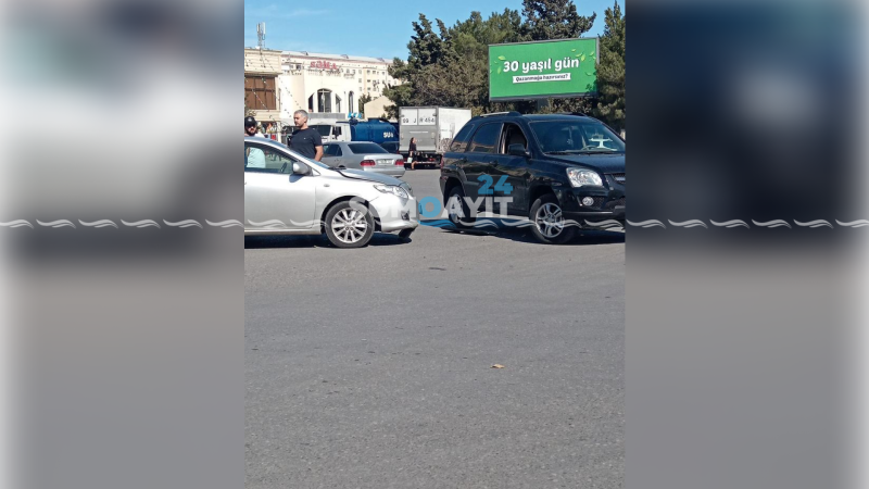 Sumqayıtda iki avtomobil toqquşub