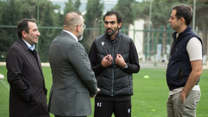 Vaqif Cavadov kollektivə təqdim olundu