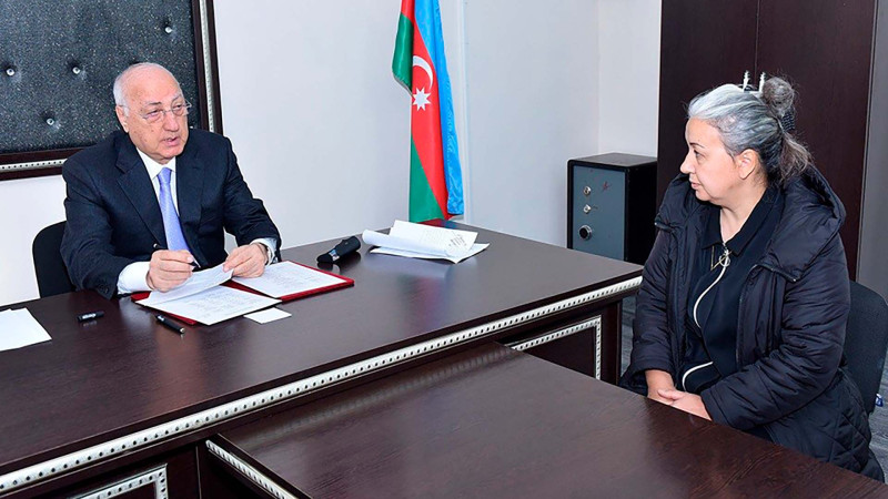 Şəhər rəhbəri sakinləri qəbul edib