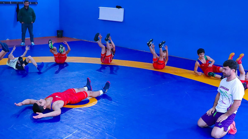 Güləş məşqçiləri üçün ustad dərsi təşkil olunub