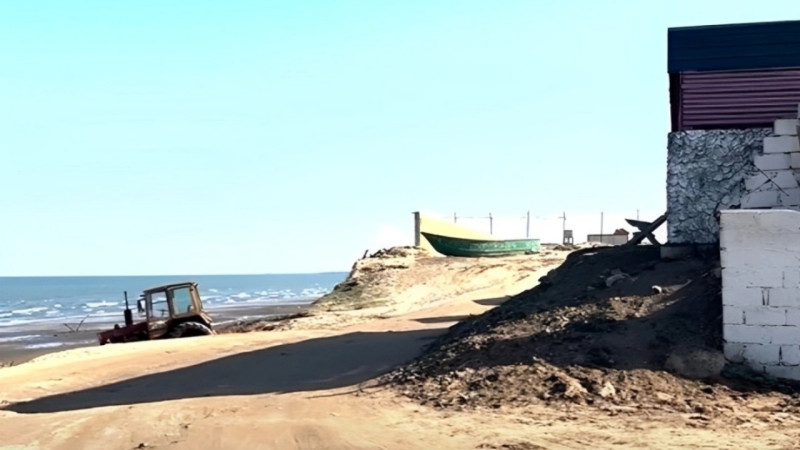 Kişi tanımadığı şəxs tərəfindən bıçaqlanıb