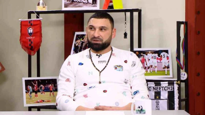 Sumqayıtlı futbolçu: “Bir neçə klubda pulları basıb-yeyirlər”