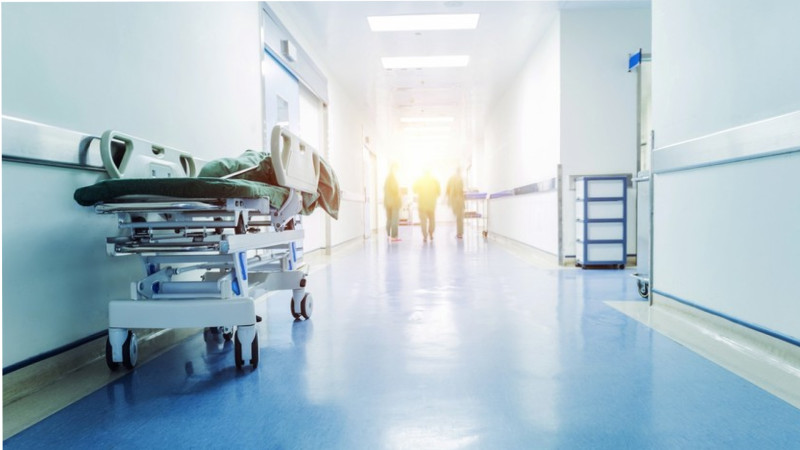 Sumqayıtda pəncərədən yıxılan gənc xəstəxanada öldü