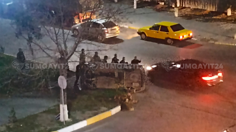 Sumqayıtda maşın aşıb