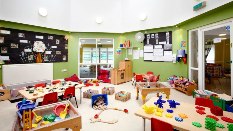 Valideyinlər: “Uşaqlar buz kimi döşəmədə oynayırlar”