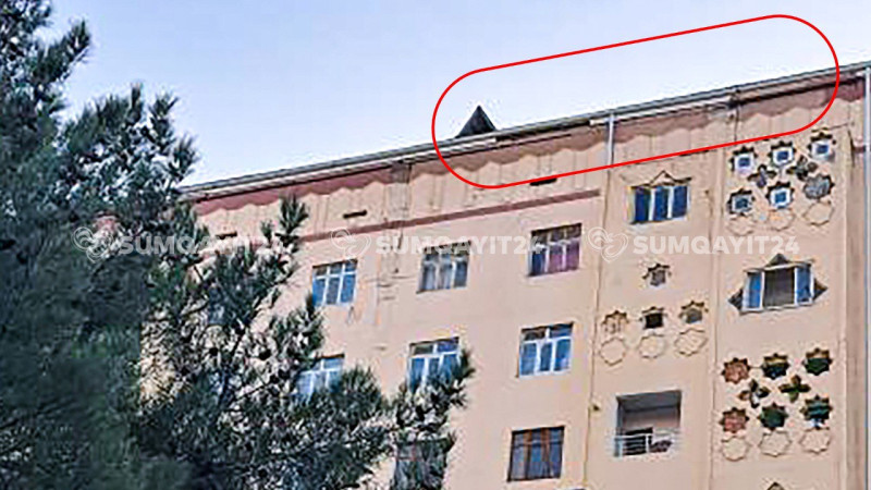 Sumqayıtda dam örtüyü bina sakinlərinə təhlükə yaradır