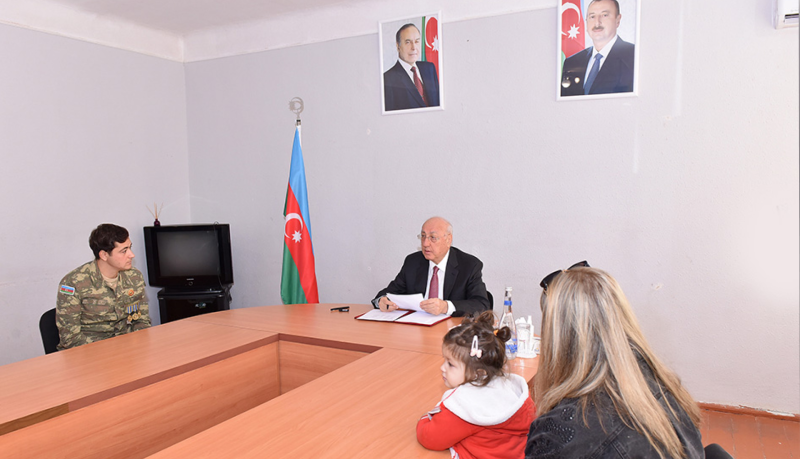 Şəhər rəhbəri sakinləri qəbul etdi