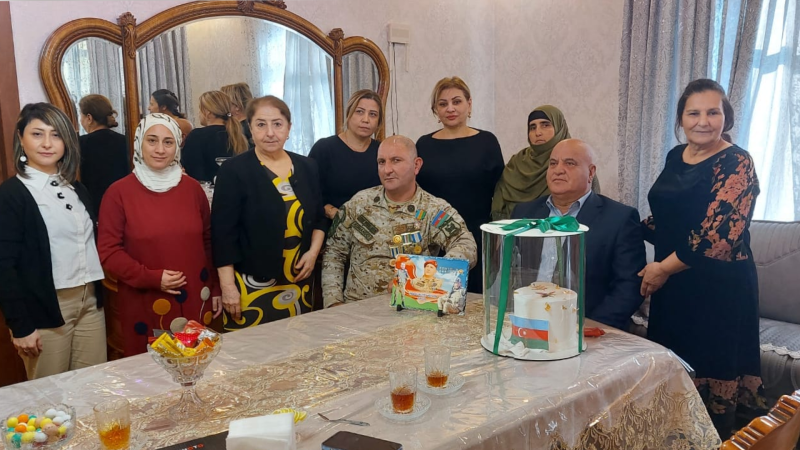 Səhiyyə işçiləri şəhid və qazi ailələrinə baş çəkiblər