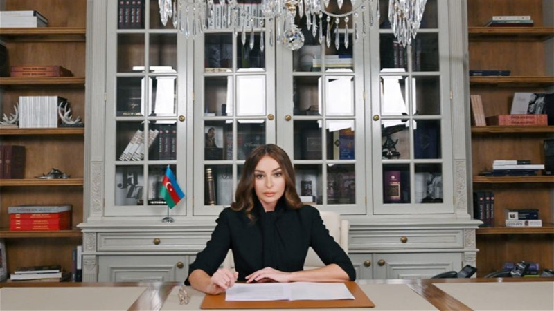 Mehriban Əliyevadan Bayraq Günü ilə bağlı paylaşım