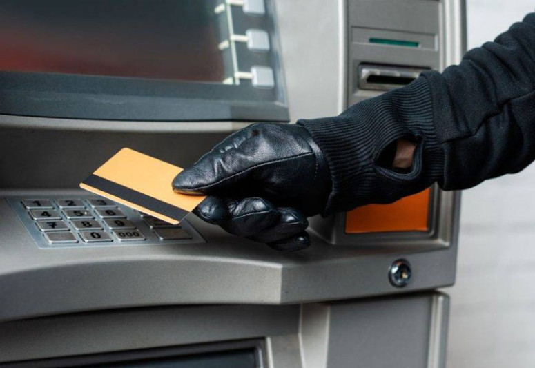 Sumqayıt sakininin kartından pul oğurlanıb