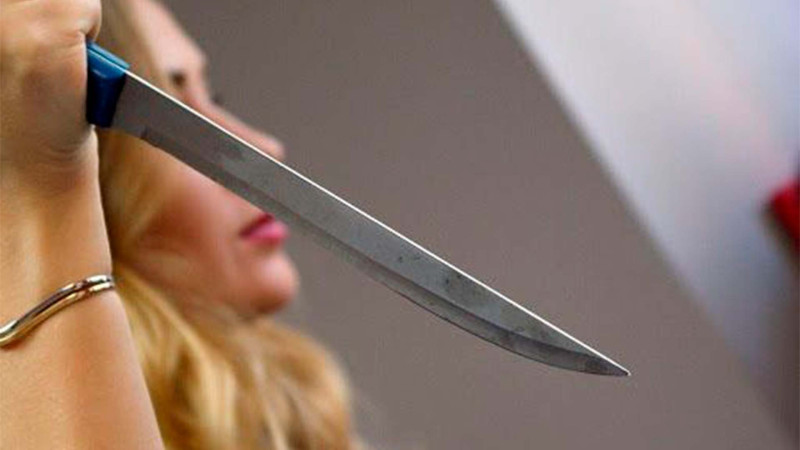 Sumqayıtda qadın ərini bıçaqladı - YENİLƏNİB