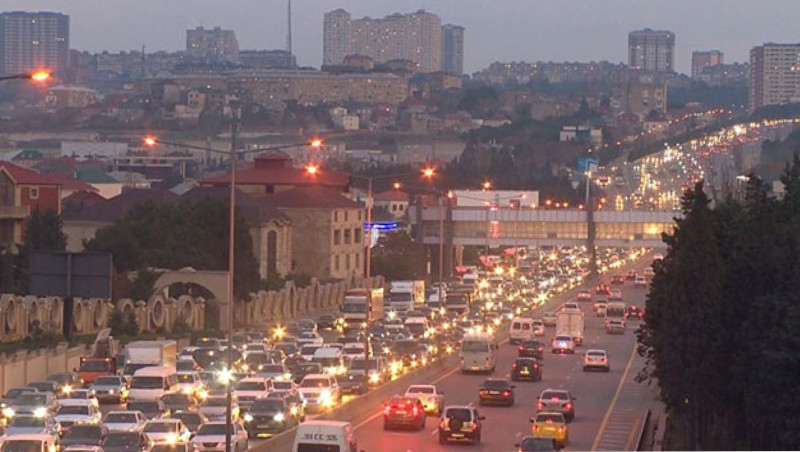 Bakı-Sumqayıt yolunda GÜCLÜ TIXAC - VİDEO