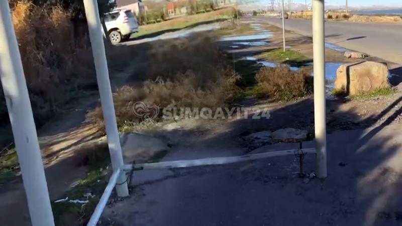 Şüşəsiz qalan dayanacaq - FOTO