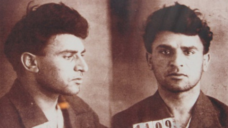 Görkəmli şair, repressiya qurbanı Mikayıl Müşfiqin anım günüdür