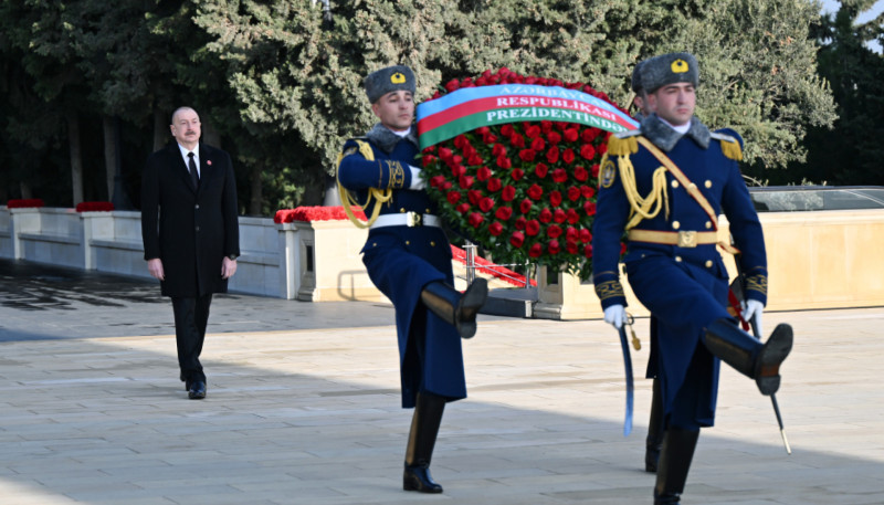 Prezident İlham Əliyev 20 Yanvar şəhidlərinin xatirəsini yad edib - FOTO
