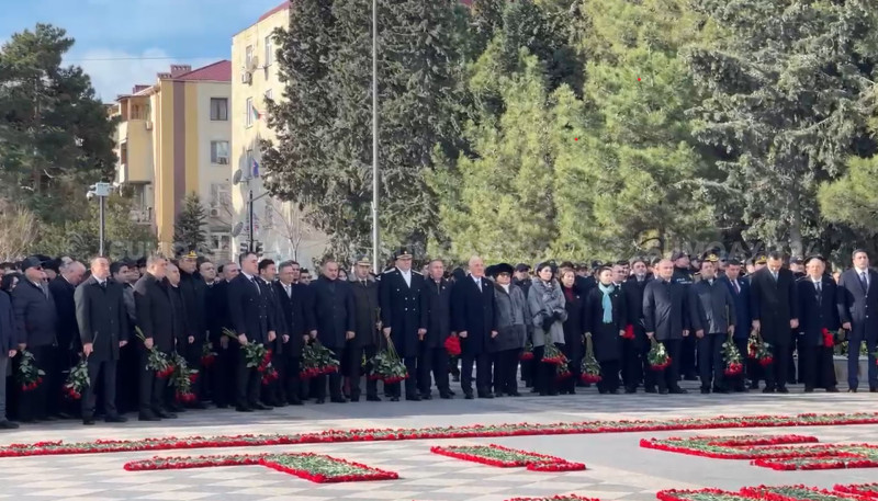 Sumqayıtda şəhidlər bir dəqiqəlik sükutla anılıb