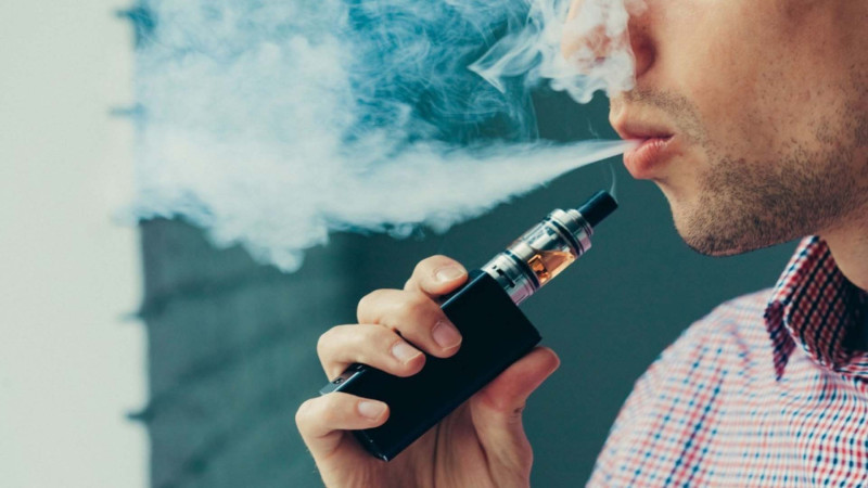 Səhiyyə Nazirliyi elektron siqaret çəkənlərə səsləndi - ZƏRƏRLİDİR