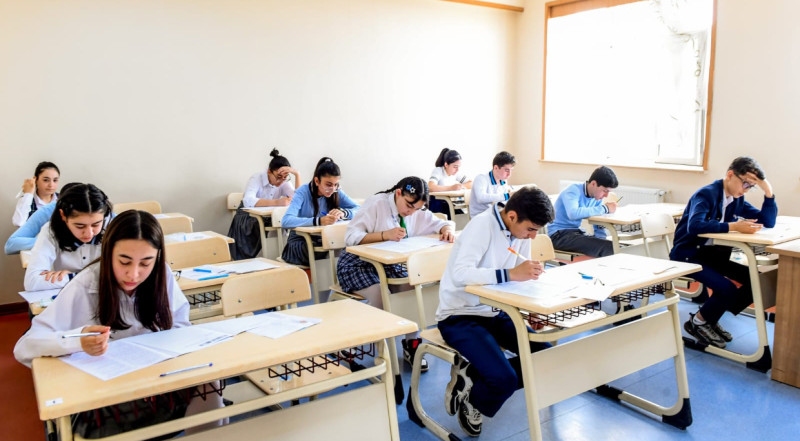 Sumqayıtda abituriyentlər İMTAHAN VERƏCƏKLƏR Sumqayıtda abituriyentlər İMTAHAN VERƏCƏKLƏR