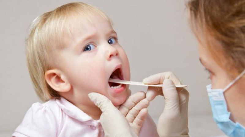 Nazirlik övladlarını çöpçüyə aparan valideynlərə müraciət edib