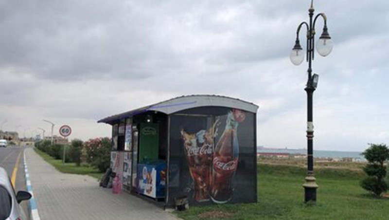 Sumqayıtda avtobus dayanacağı işğal edildi - VİDEO