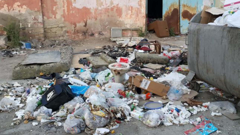 Zibil tüstüsünün girovuna çevrilən mikrorayon sakinləri