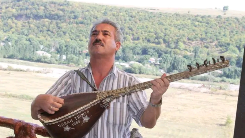 Oğurluqda ittiham edilən məşhur şair: “Niyə bu günlərə qaldıq?”