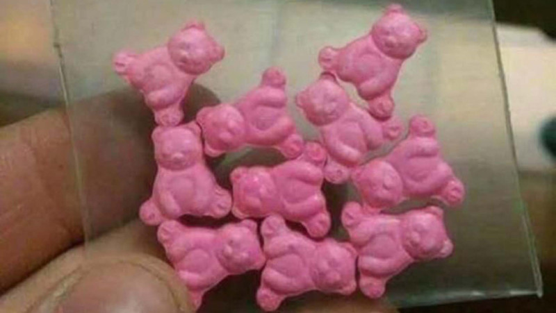 Məktəblilərə konfet formasında narkotik paylanılır? - RƏSMİ