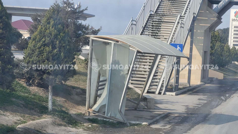 Magistral yolda təhlükə saçan avtobus dayanacağı