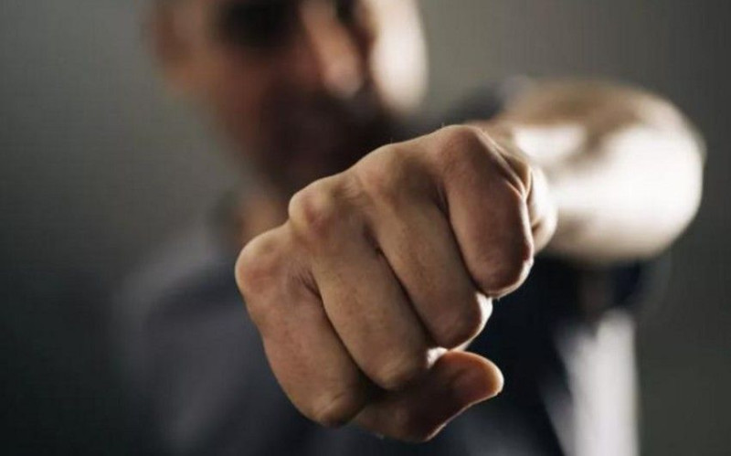 Sumqayıt məhkəməsi toyda qonağının burnunu sındıran şəxsi CƏZALANDIRDI