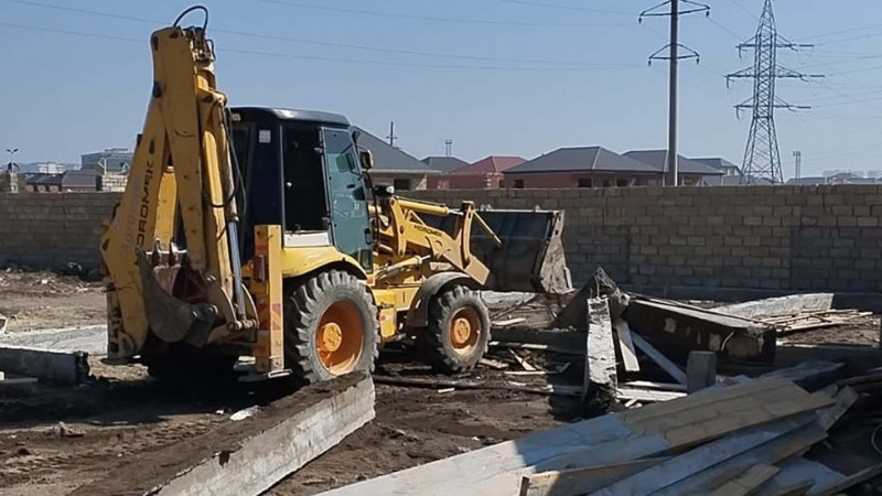 Sumqayıtda qanunsuz tikililər söküldü