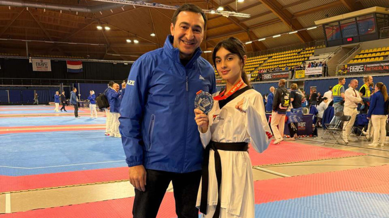 Sumqayıtlı yeniyetmə Vətənə gümüş medalla dönüb