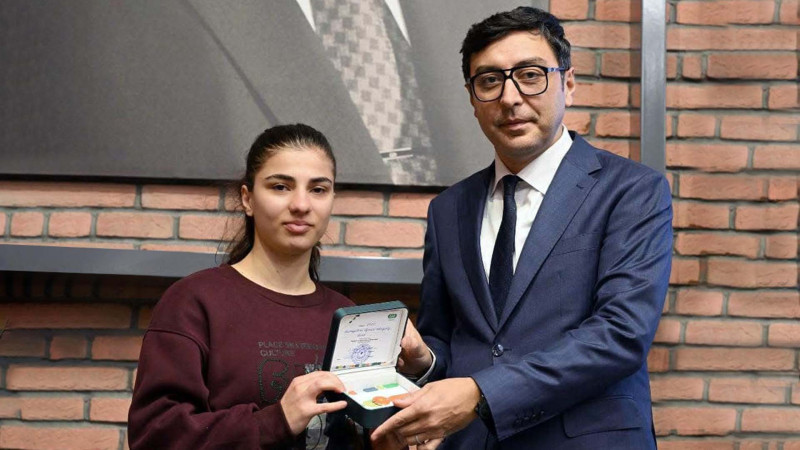 Fərid Qayıbov Sumqayıt idmançılarına döş nişanlarını təqdim etdi