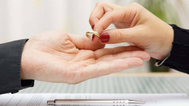 Qadın həqiqətən alimentə görə boşanır?