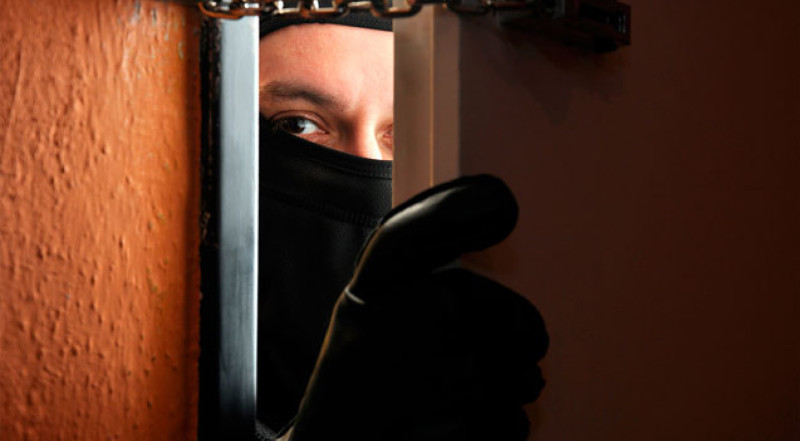 Oğrular evdə adam olub-olmadığını necə bilir?
