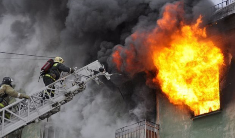 Yataqxanada YANĞIN: 10 nəfər təxliyə olunub