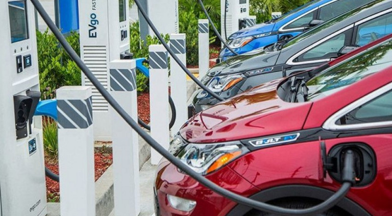 Elektromobillərə xidmət göstərən sahibkarlar Azərişıqdan narazıdır