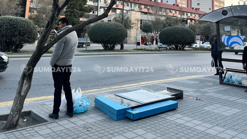 Sülh küçəsində məlumat lövhəsi yoxa çıxıb