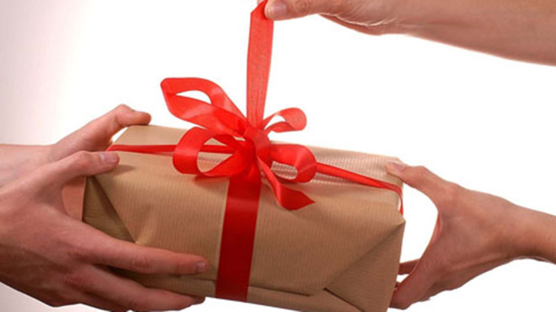 8 Marta görə müəllimlərə hədiyyə vermək qadağandır