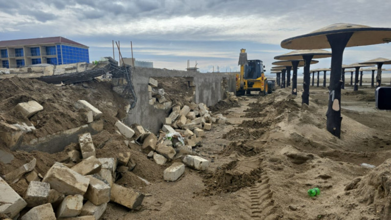 Sumqayıt dənizkənarında qanunsuz inşaat dayandırıldı - VİDEO