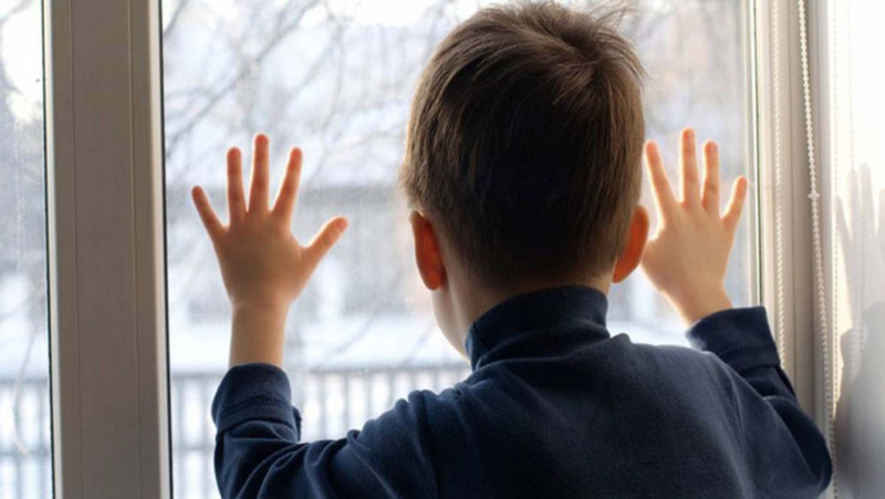 Sumqayıtda uşaq pəncərədən yıxıldı